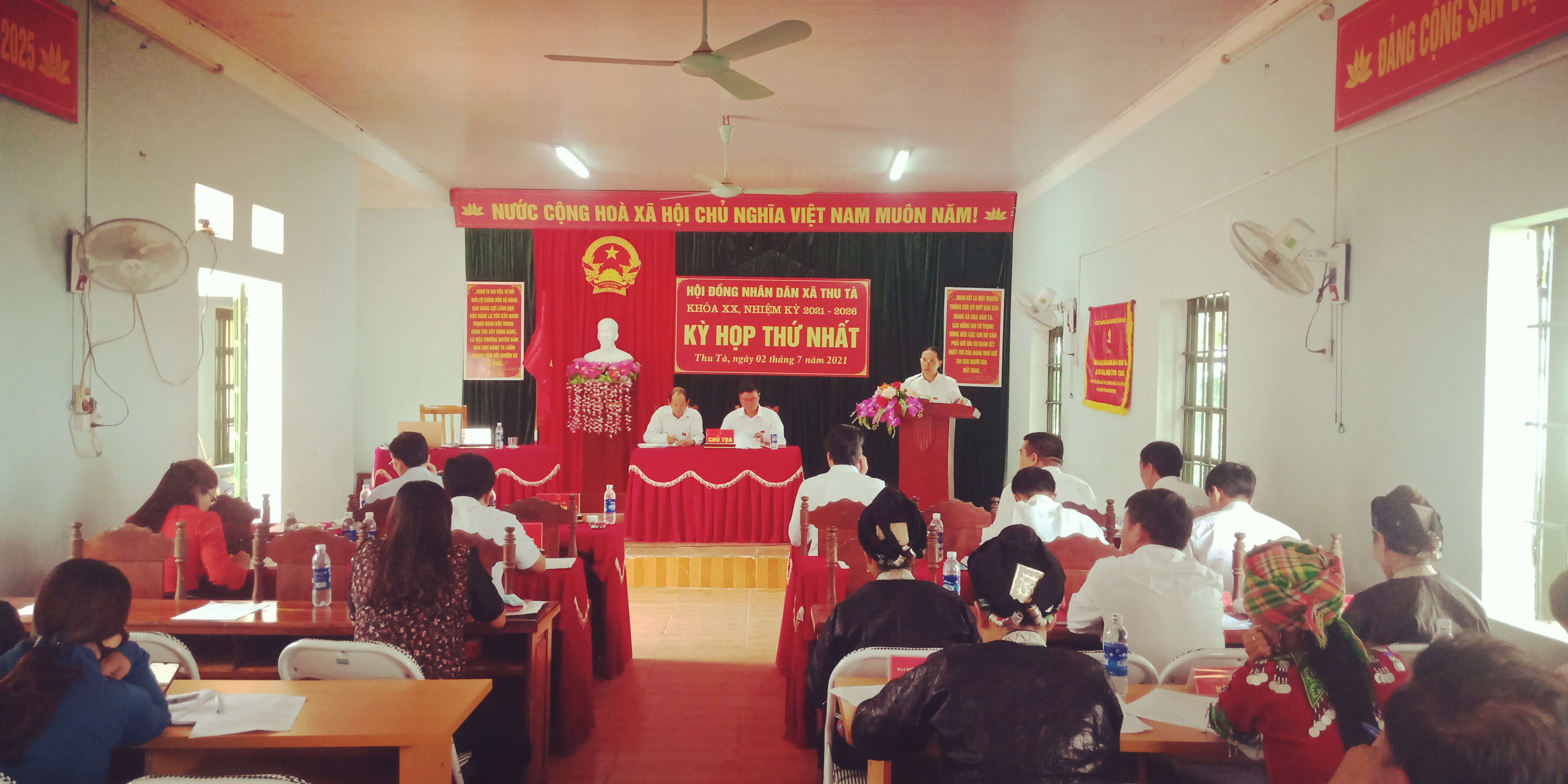 Kỳ họp thứ nhất HĐND xã Thu Tà khóa XX, nhiệm kỳ 2021-2026