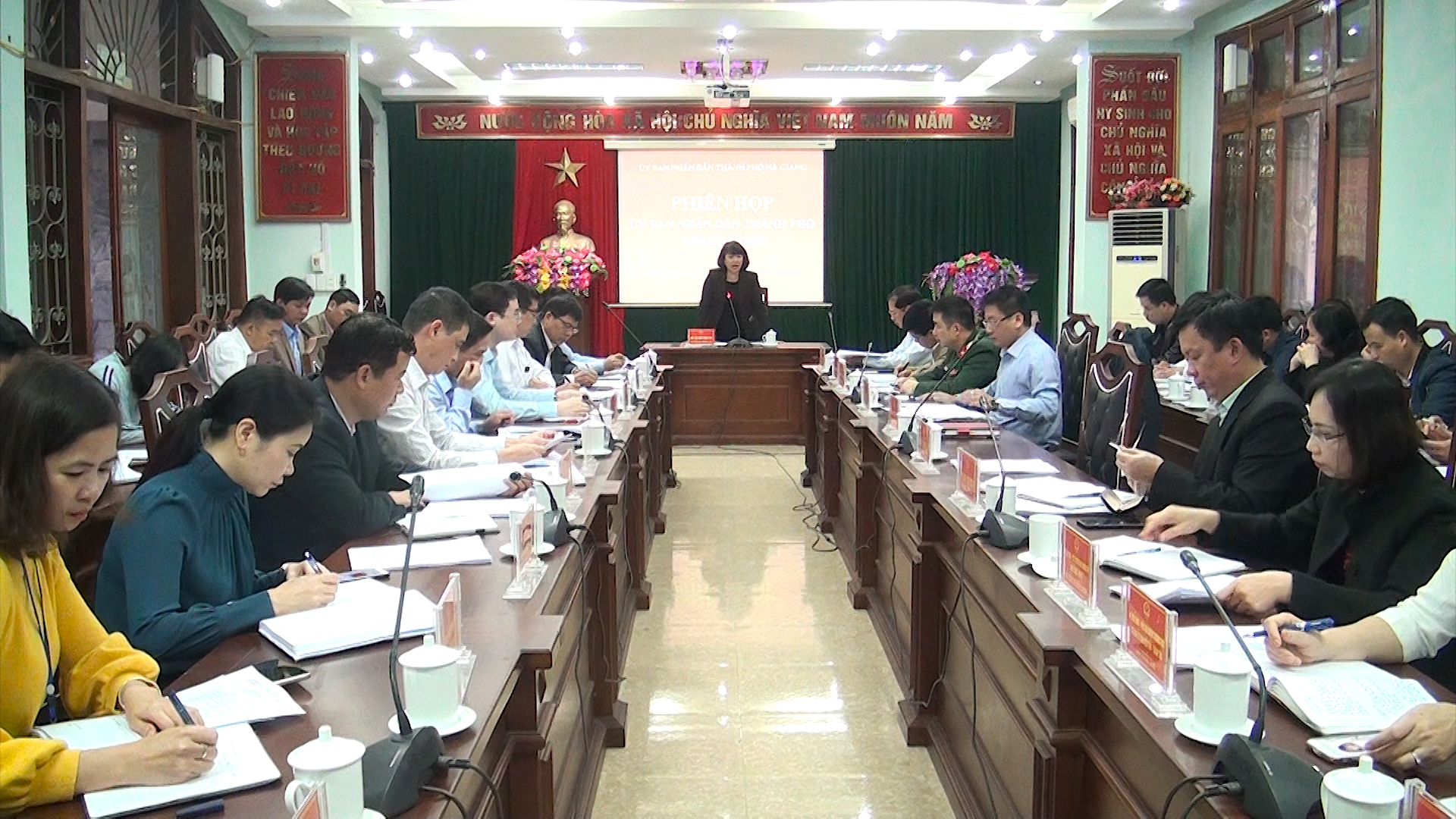 Huyện ủy Xín Mần Công bố các Quyết định về công tác cán bộ